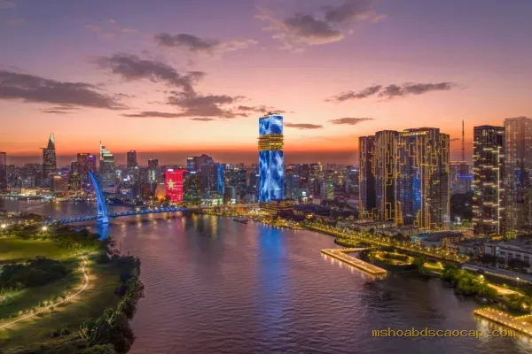 Grand Marina, Saigon bên sông Sài Gòn lúc hoàng hôn – ảnh thực tế