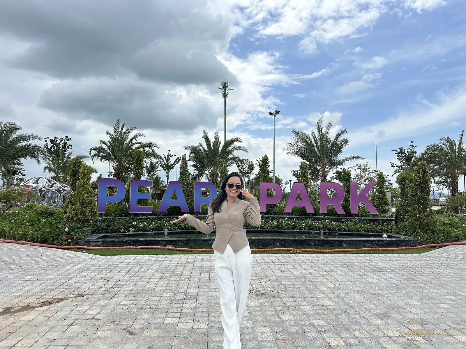 Ms Hòa tại công viên Pearl Park phân khu Vịnh Ngọc, Vinhomes Green Paradise Cần Giờ