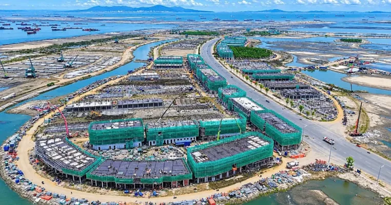 Cụm nhà phố Cosmo Bay phân khu Vịnh Ngọc Vinhomes Green Paradise Cần Giờ nhìn từ trên cao tháng 10/2026