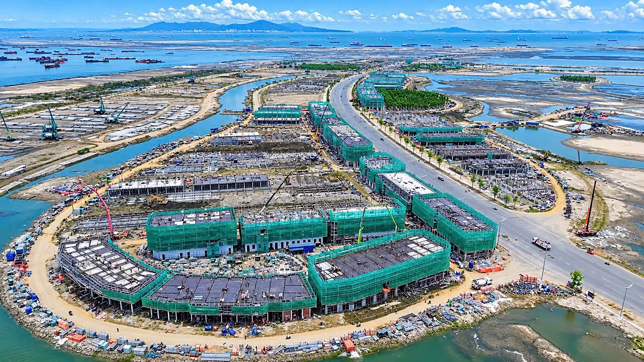 Tiến độ cụm nhà phố Cosmo Bay phân khu Vịnh Ngọc, Vinhomes Green Paradise Cần Giờ tháng 10/2026 nhìn từ trên cao