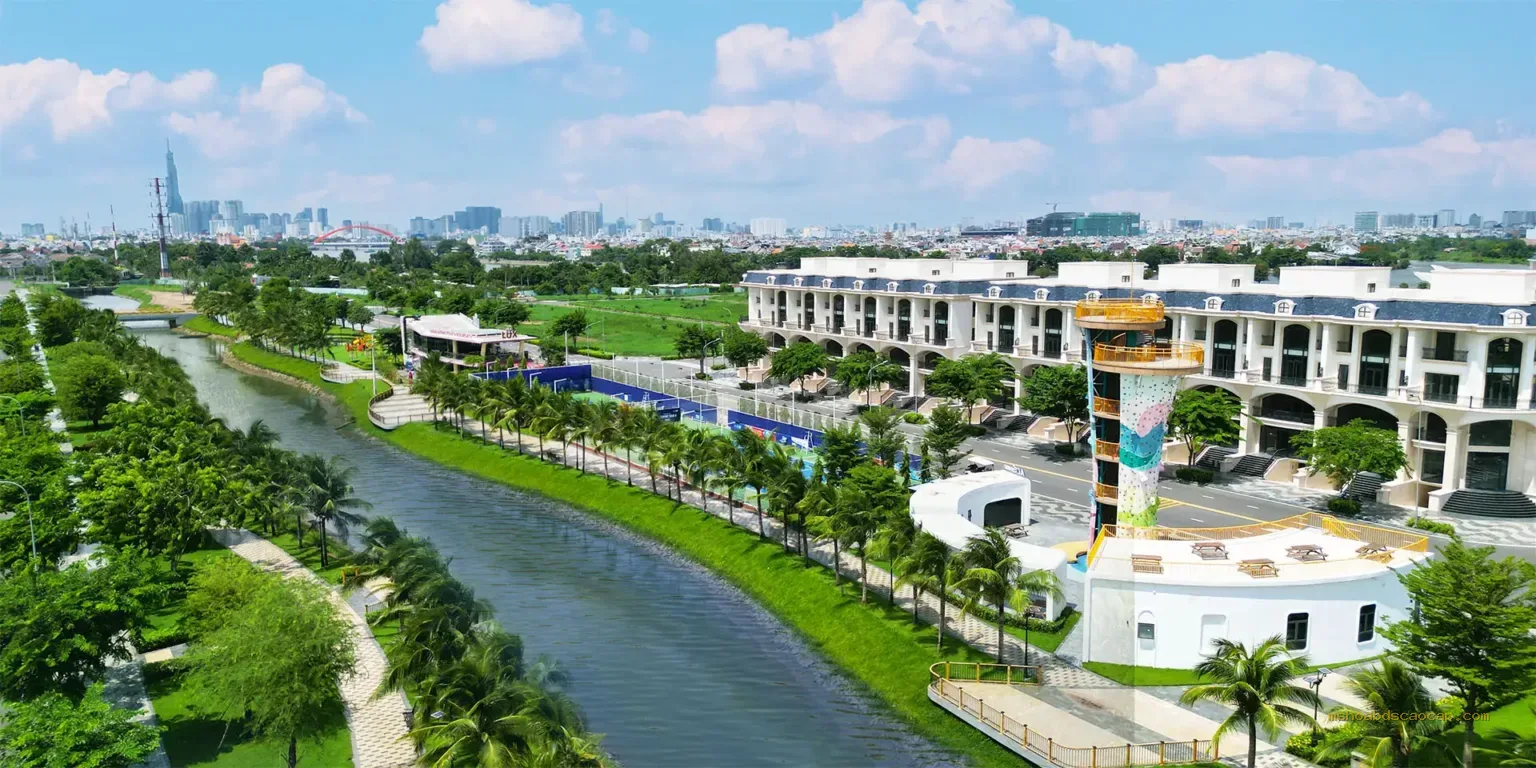 Kênh Sông Trăng dài 2 km tại Van Phuc City