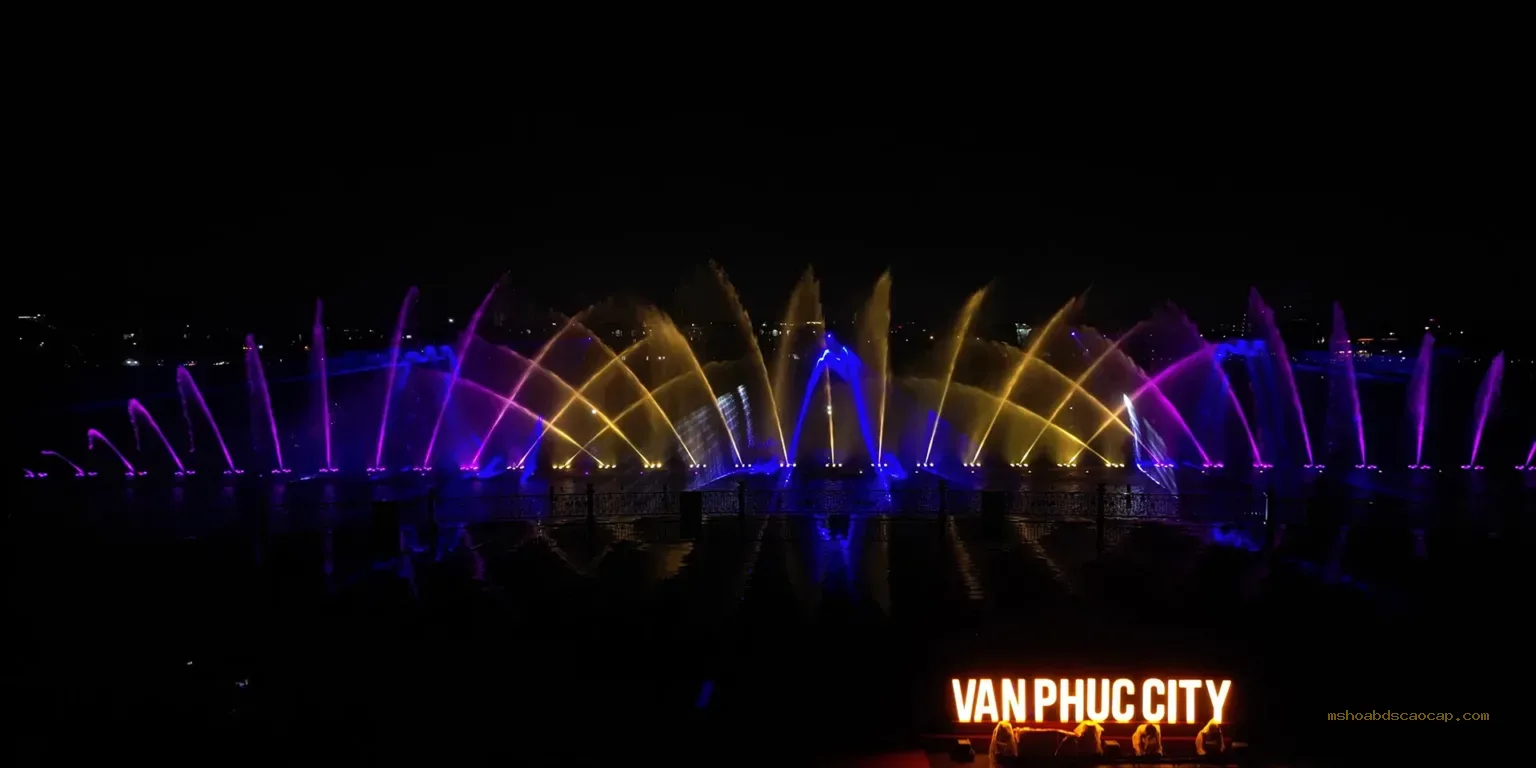 Nhạc nước Van Phuc Water Show trên hồ Đại Nhật