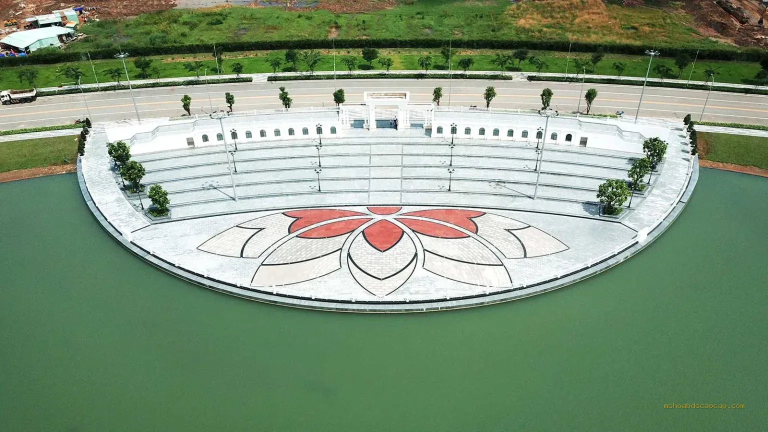 Quảng trường Diamond tại Van Phuc City